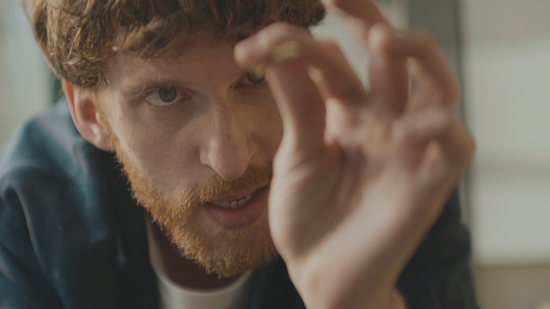 LASS DIE KUH IM DORF.